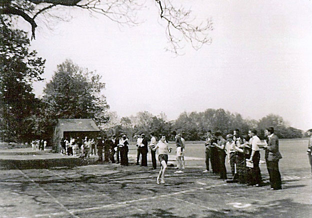 Chris Keohane winning the Mile, 1963